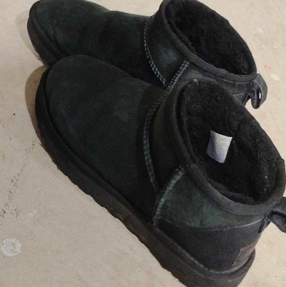 Uggs ultra mini black size 8